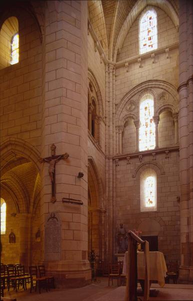 Intérieur : une chapelle