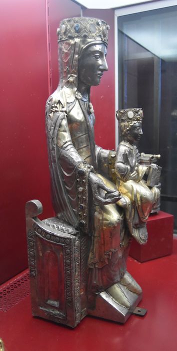 statue : Vierge à l'Enfant assise