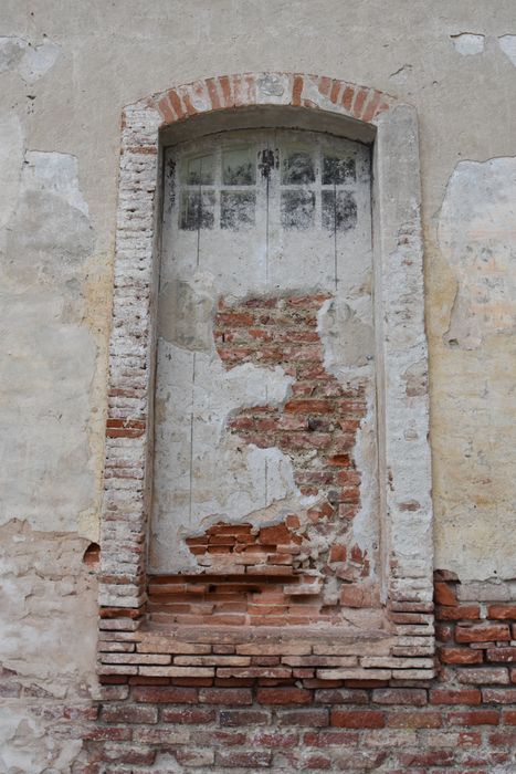 façade sud, rez-de-chaussée, détail d'une fenêtre factice