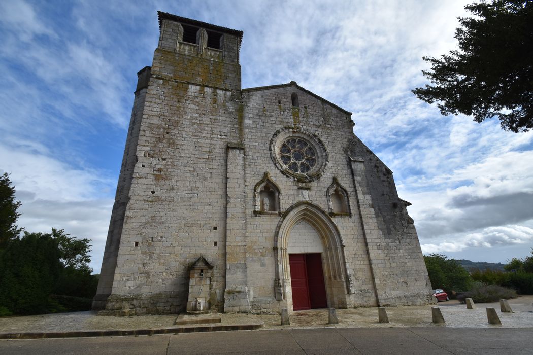 Collégiale Saint-Martin et maisons adossées à son chevet