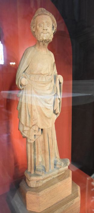 statue : Apôtre
