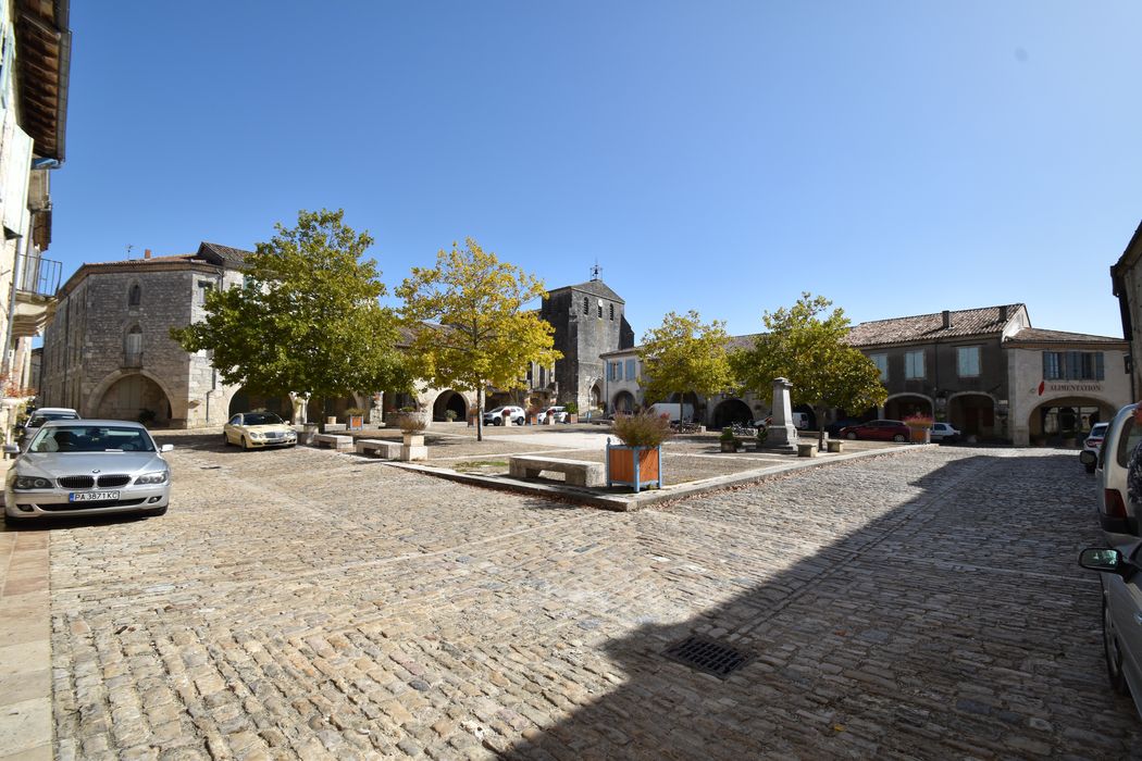 vue générale de la place depuis l’angle nord-ouest