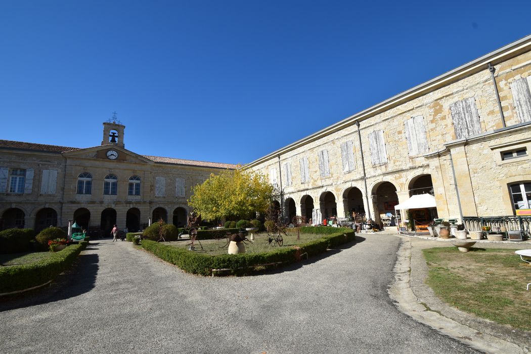 cour d’honneur, ailes ouest et nord, façades sud et est