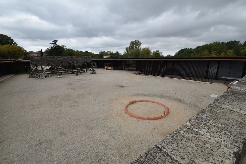 cour intérieure depuis l’aile sud