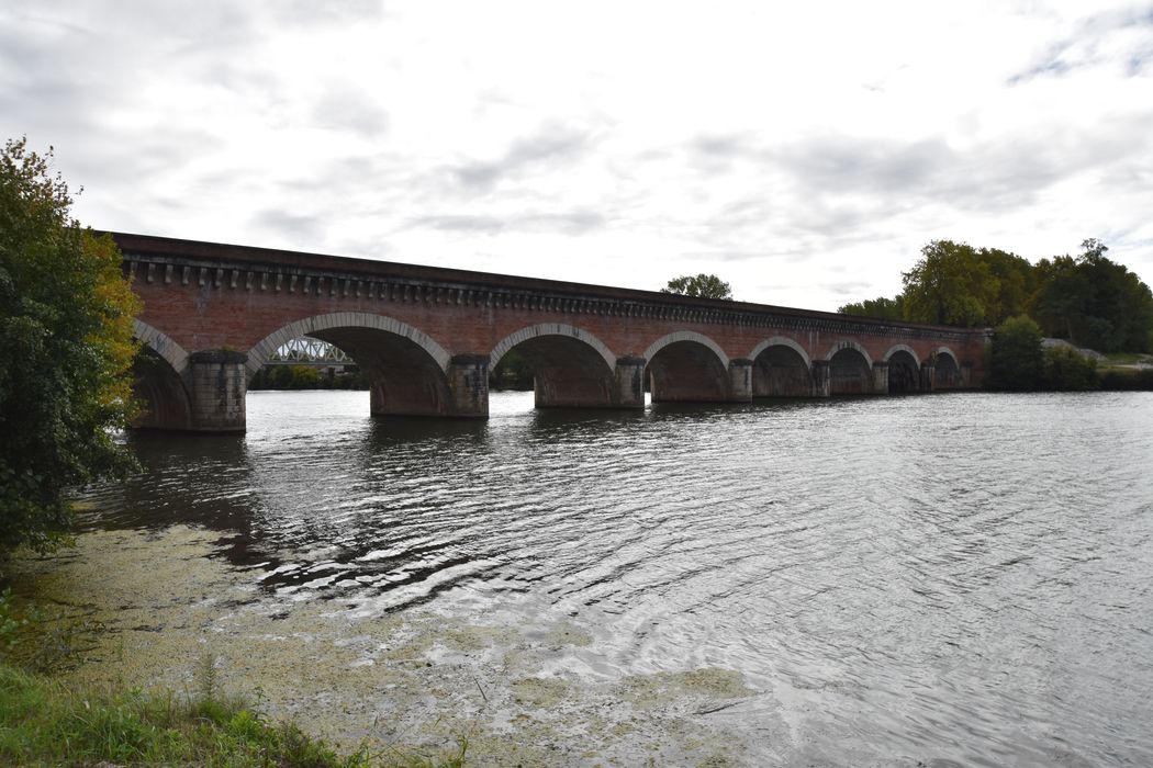 vue générale du pont en aval