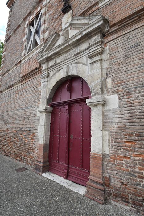 aile  nord porte d’accès de la façade est