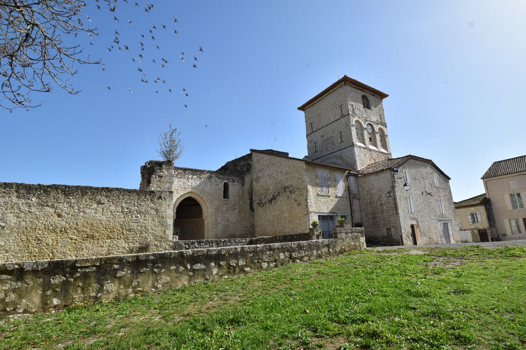 église abbatiale, vue partielle des vestiges depuis l’ancien cloître