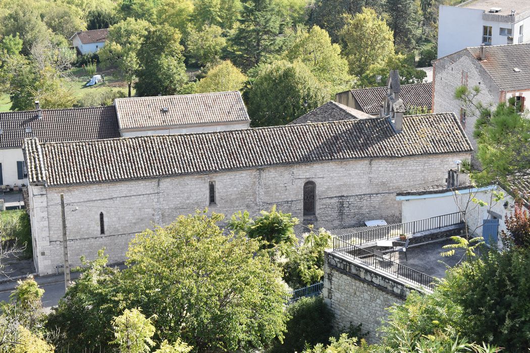 Vue partielle de l’église depuis la rue de la Barbacanne au Nord