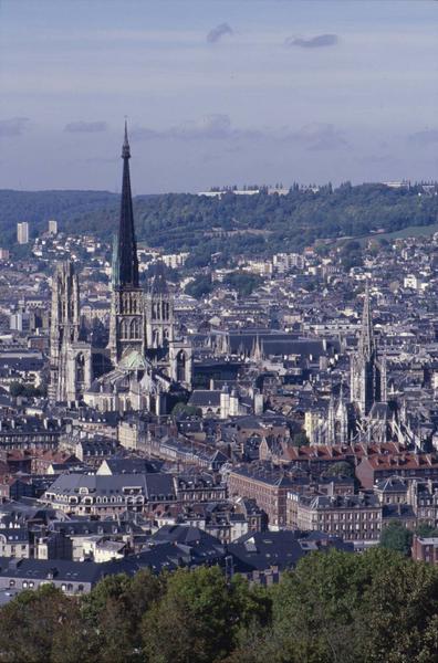 Vue générale de la ville prise de la côte Sainte-Catherine, ensemble est de la cathédrale