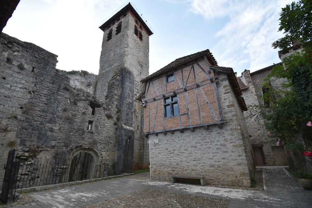vue générale de la maison dans son environnement depuis le Nord