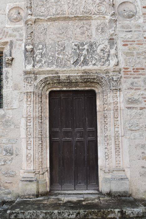 façade nord sur cour, porte d’accès