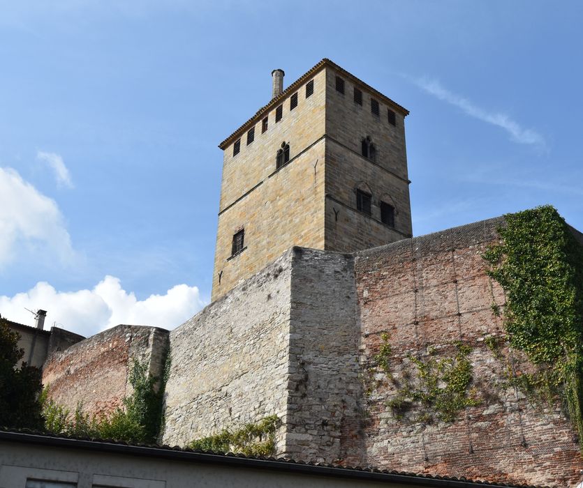 Ancien palais de Via connu sous l'appellation Château du Roi, actuelle prison d'Etat