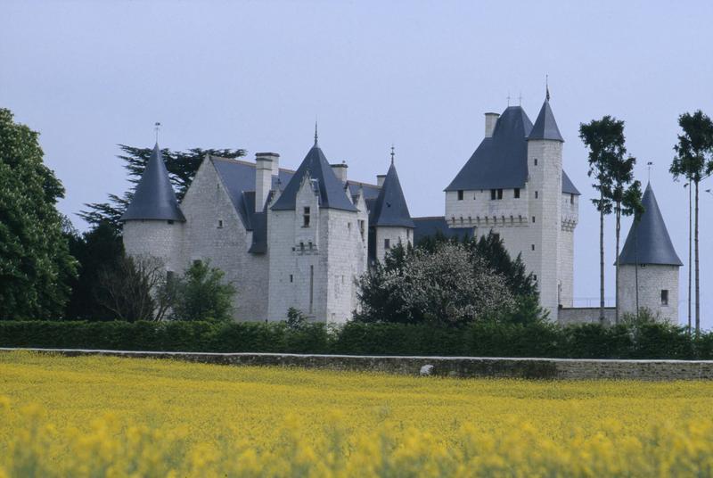 Ensemble ouest depuis un champ de blé