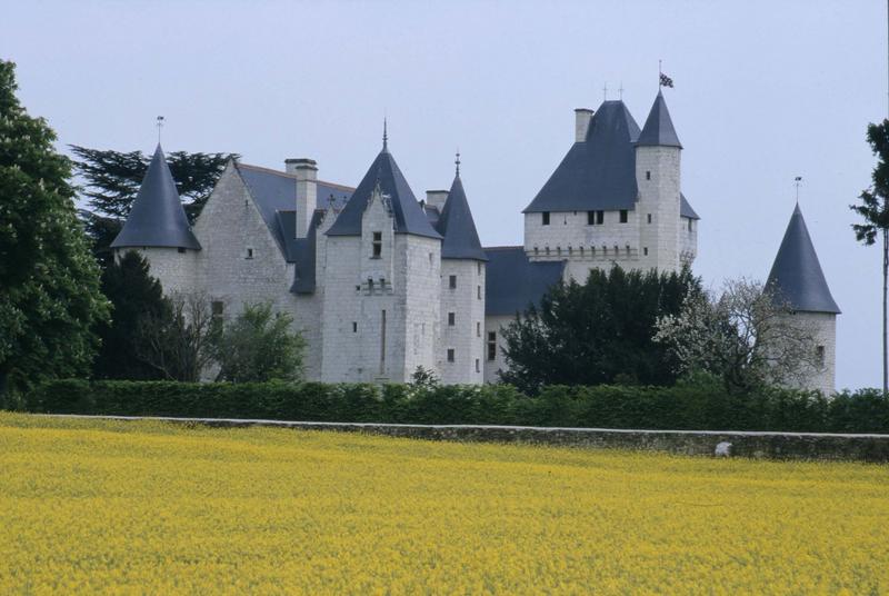 Ensemble ouest depuis un champ de blé