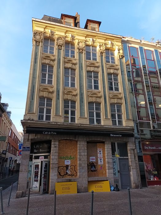 façade sur la rue Pierre Mauroy