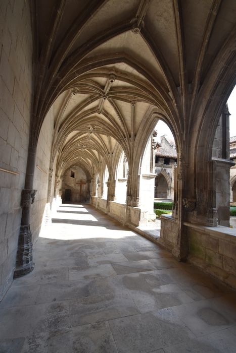 cloître, galerie est