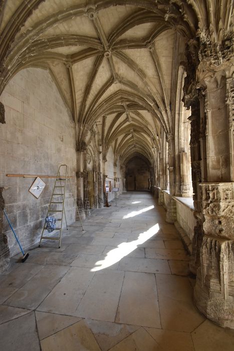 cloître, galerie est