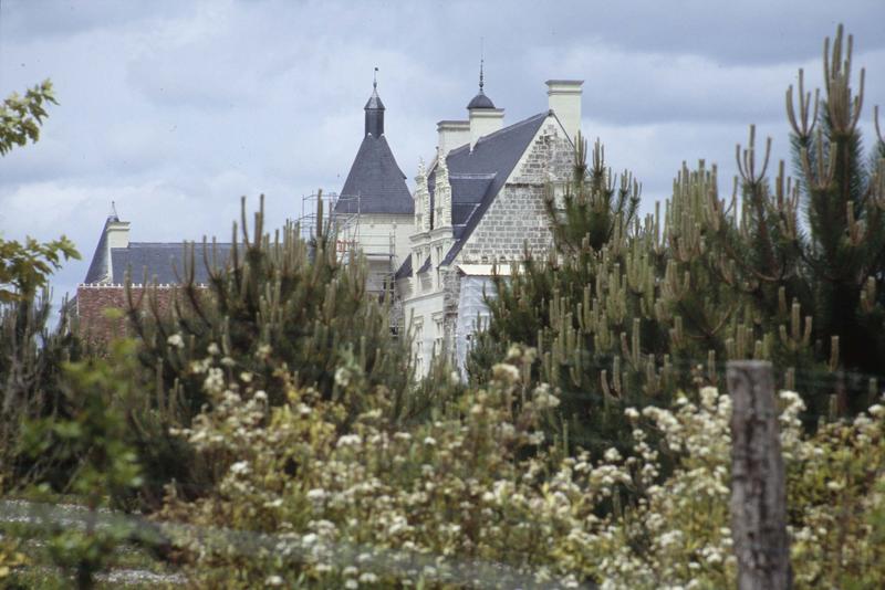 Ensemble ouest depuis un jardin