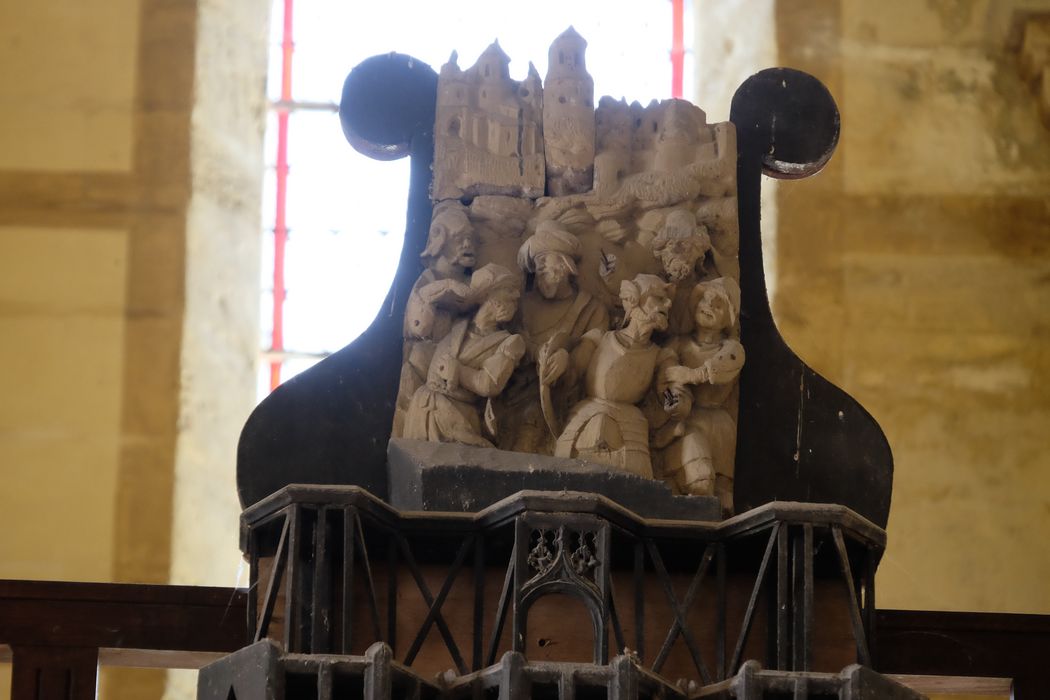 groupe sculpté : groupe de soldats