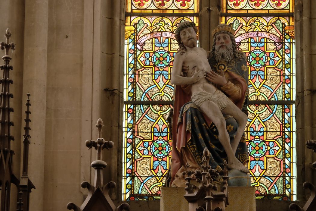 groupe sculpté : Dieu le Père tenant sur ses genoux le corps du Christ - © Ministère de la Culture (France), Médiathèque du patrimoine et de la photographie, diffusion GrandPalaisRmn Photo