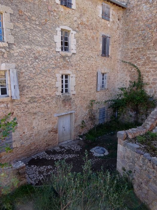 caserne des soldats, vue partielle