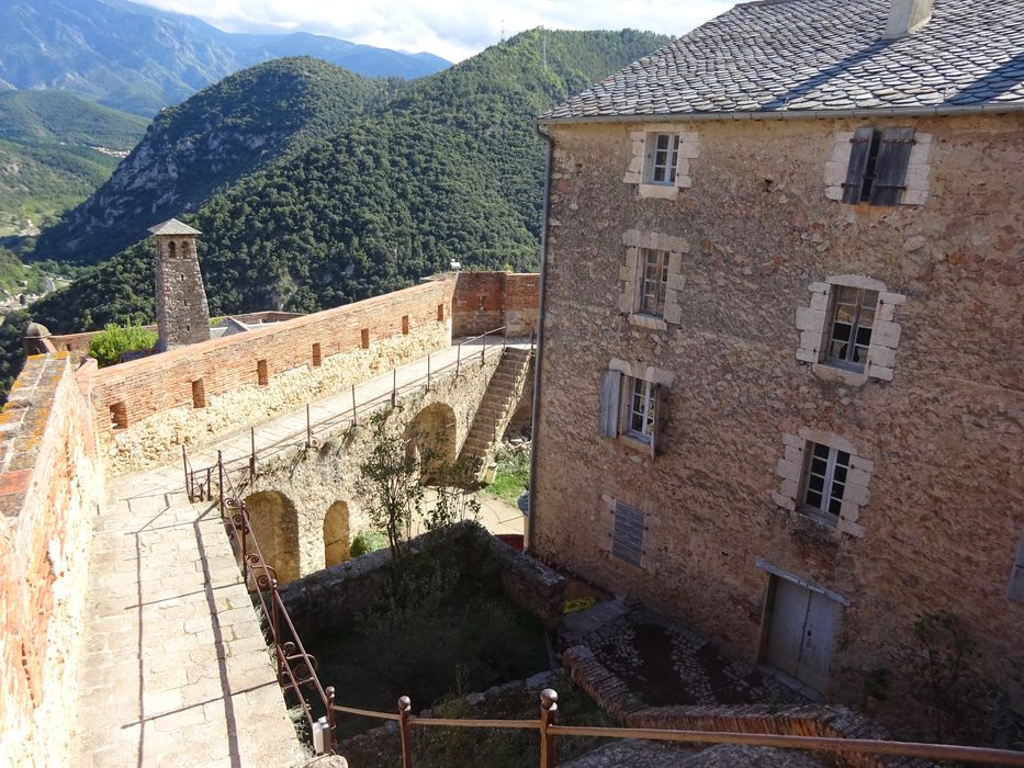 caserne des soldats, vue partielle