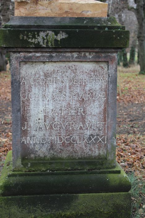 statue : Gabriel Mercier, détail de l’inscription du socle