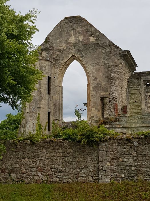 ruines de l'église abbatiale, façade ouest