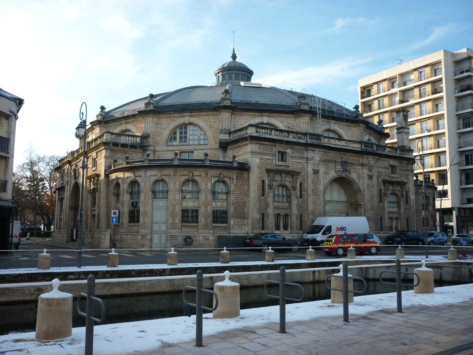 Vue générale du bâtiment depuis l’Est