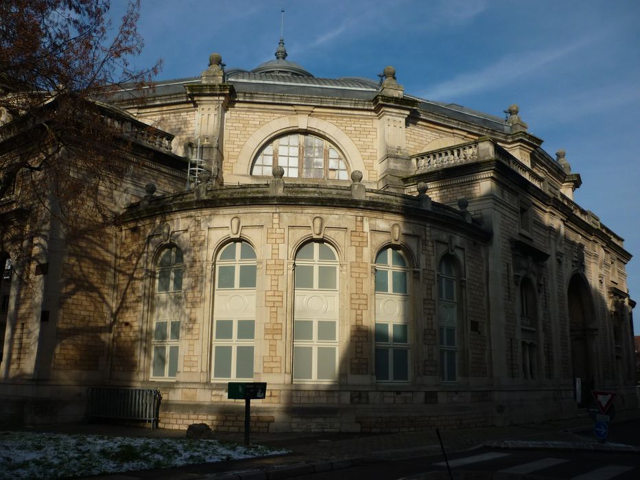 Vue générale du bâtiment, angle sud-ouest