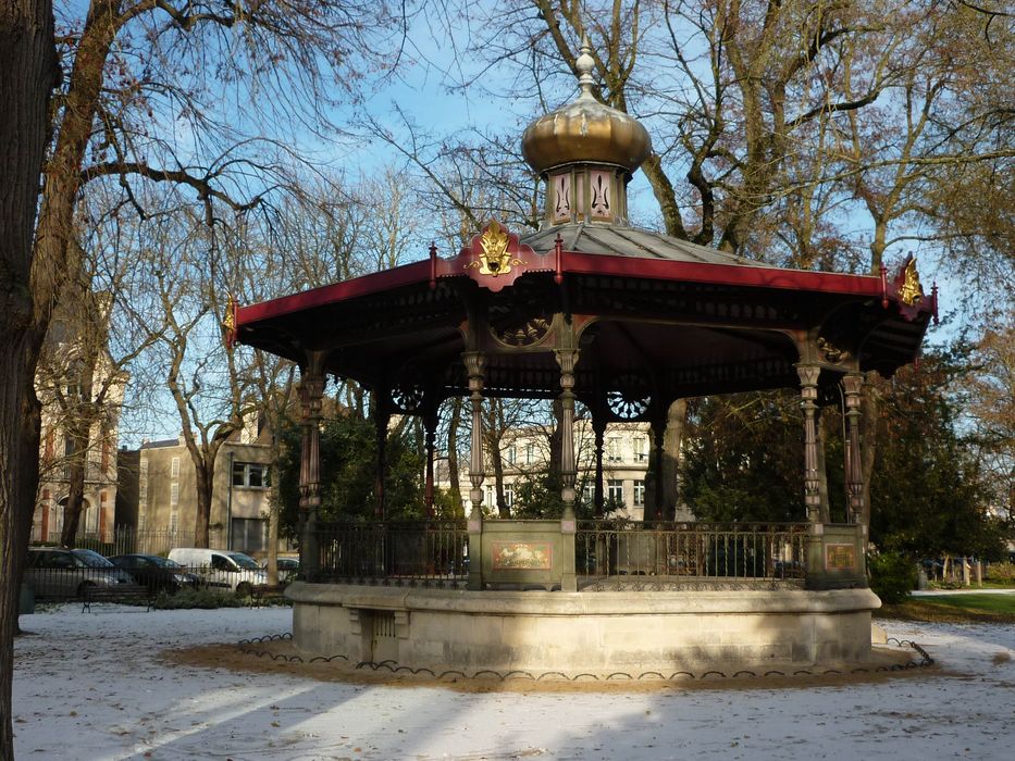 vue générale du kiosque dans son environnement