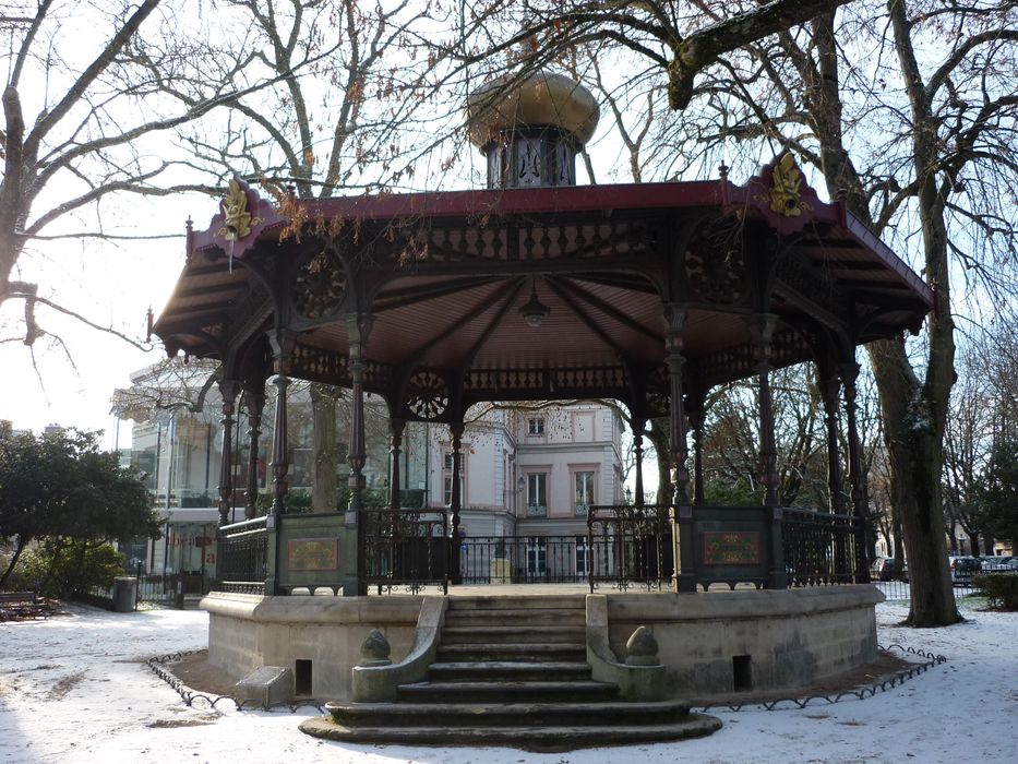 vue générale du kiosque dans son environnement