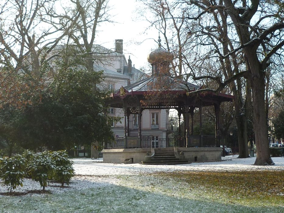 vue générale du kiosque dans son environnement