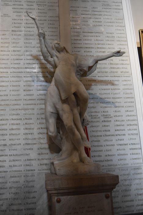 groupe sculpté : Le Christ soutenu (Descente de Croix) ou L'Au-delà - © Ministère de la Culture (France), Médiathèque du patrimoine et de la photographie, diffusion GrandPalaisRmn Photo