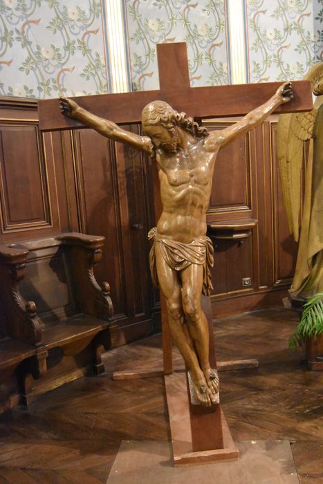 statue : Christ en croix (Le)