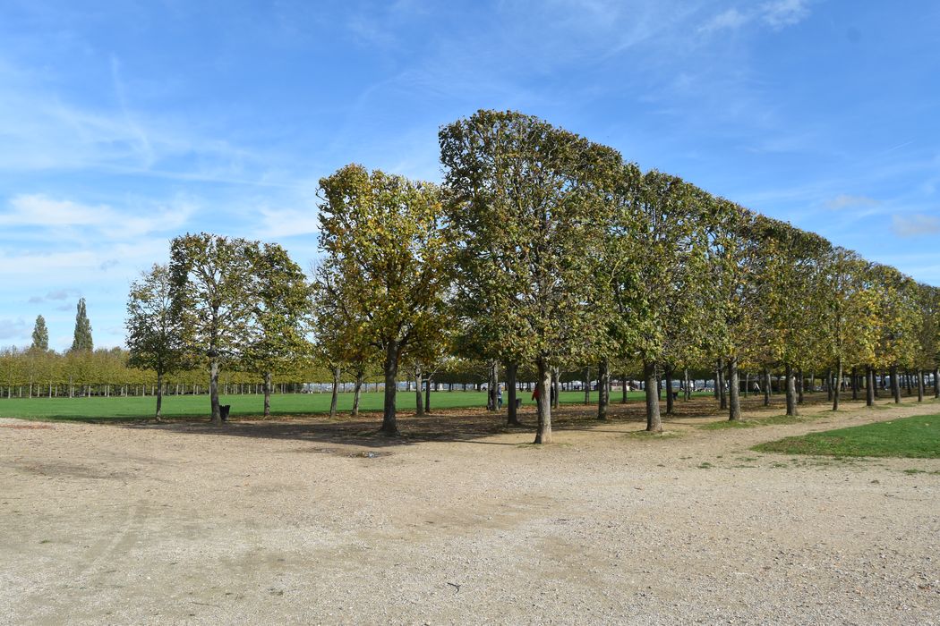 jardin, vue partielle depuis l’angle sud-est de la terrasse