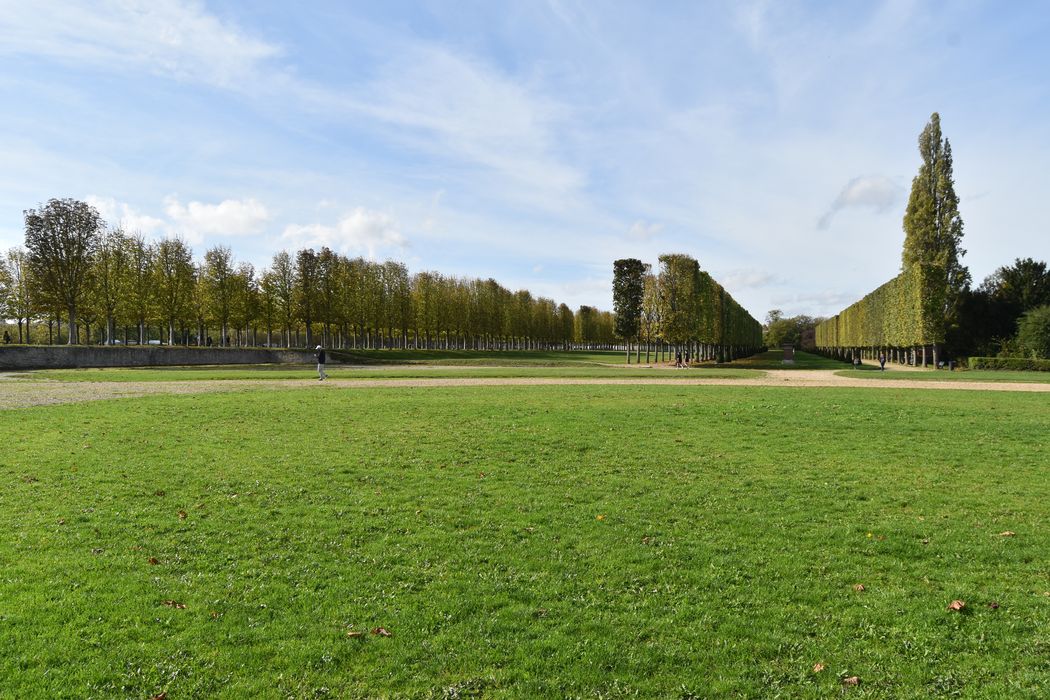 parc, vue générale en direction d’allée Dauphine depuis la terrasse