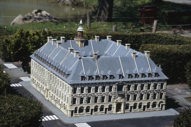 Maquette de la bourse se trouvant à France miniature