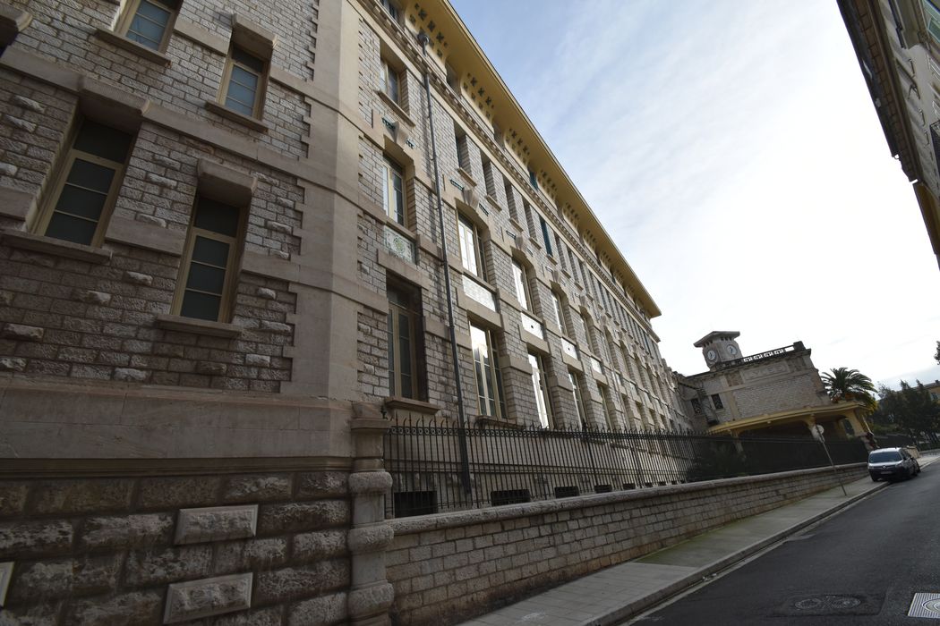 façade sur la rue du Lycée