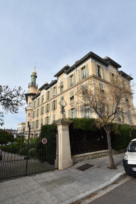 vue partielle de l’immeuble depuis l’avenue Villebois-Mareuil