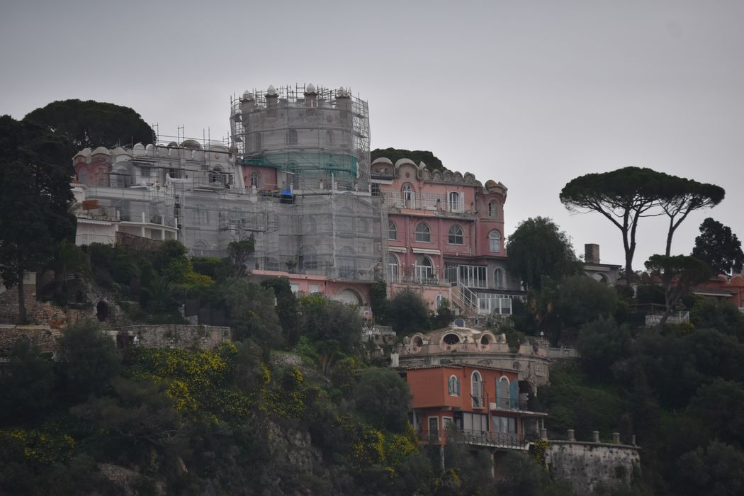 vue générale du château dans son environnement, ensemble ouest