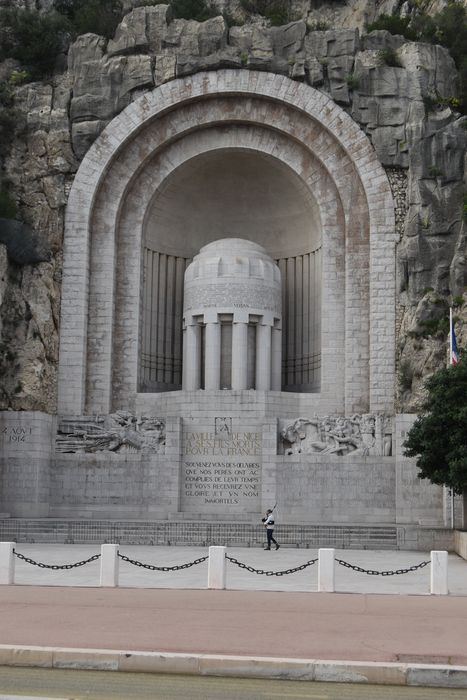 vue générale du monument aux morts, élévation sud-est