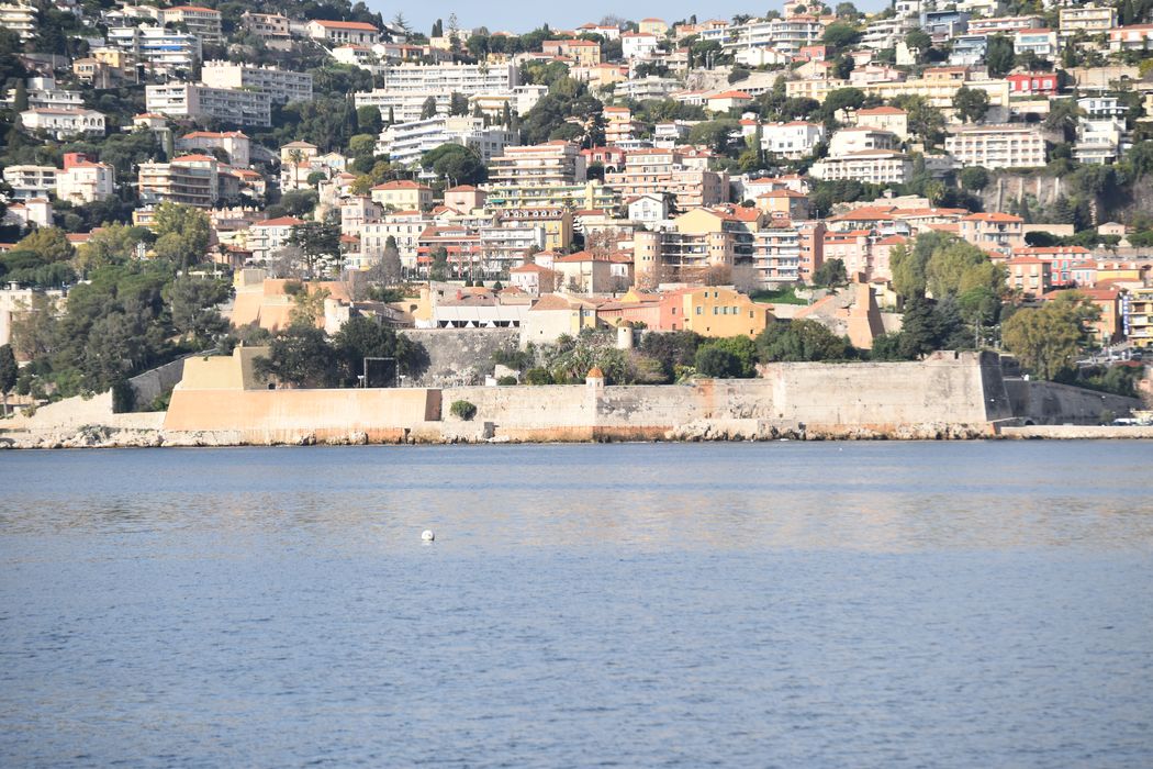 vue générale de la citadelle dans son environnement depuis l’Est