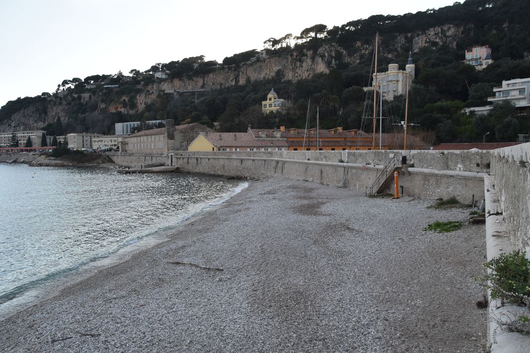 vue partielle des bâtiments dans leur environnement