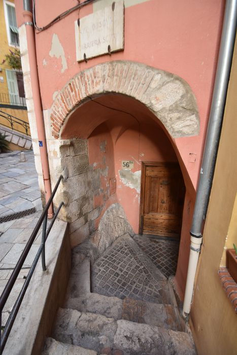 accès à la rue Obscure depuis l’extrémité nord de la rue du Poilu