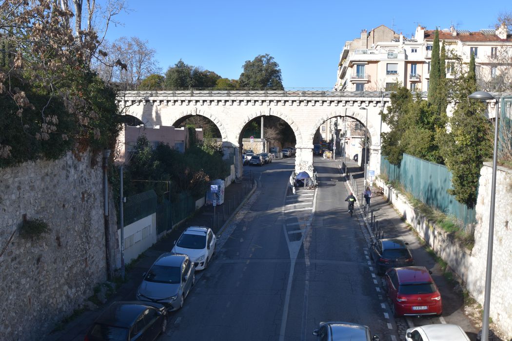 aqueduc longeant le boulevard Camille Flammarion, vue partielle