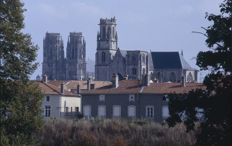 Ensemble ouest de l'église et tours de la cathédrale