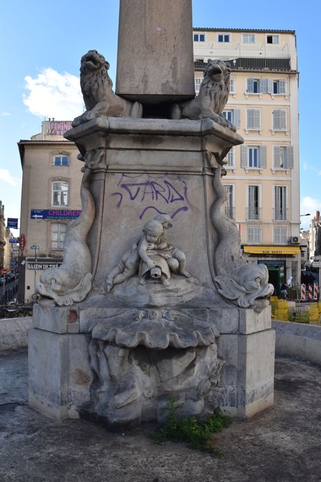 vue partielle de la fontaine