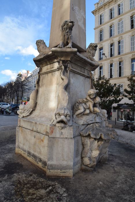 vue partielle de la fontaine