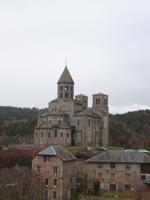 vue générale de l’église dans son environnement